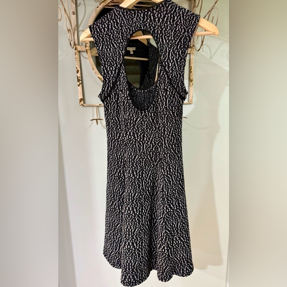 Urban Outfitters Silence & Noise Keyhole Bodycon Flare dress sleeveless, Small